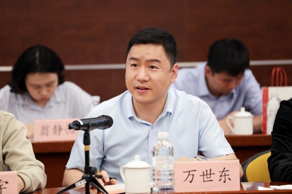 万世东_副本.jpg 万世东_副本.jpg